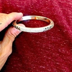 Brighton braclet opens up